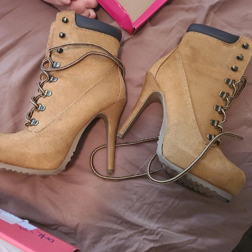 Heels - Picture 3 of 5